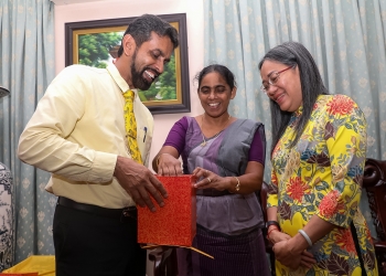 வியட்நாமில் நடப்பட்ட ஜெய ஸ்ரீ மஹா போதி, ஸ்ரீ மஹா போதியின் போதி அங்குரா சுவரைக் கட்டுவதற்கான அடிக்கல்லை ஒப்படைப்பதைக் குறிக்கிறது.